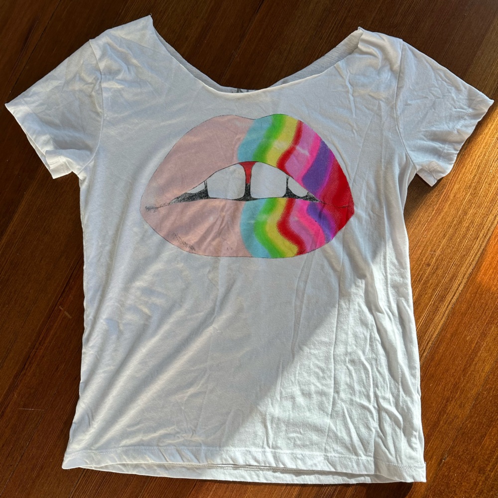 Chaser rainbow lips graphic tee